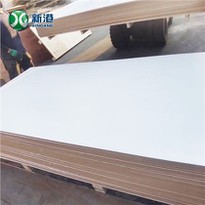 Manufacturer Cheap 4x8 18mm Waterproof Marine Plywood Furniture Melamine Laminated Plywood Price