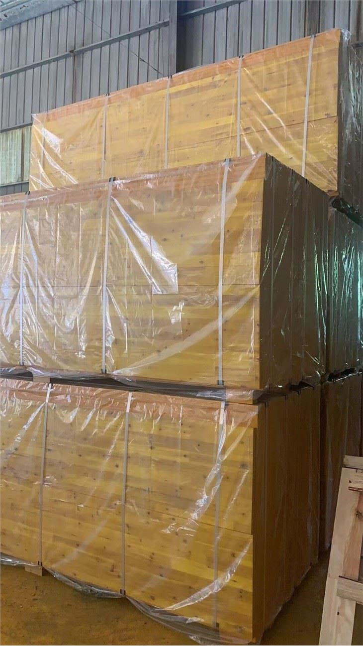 Three -layer 3PLY YELLOW SHUTTERING PANEL